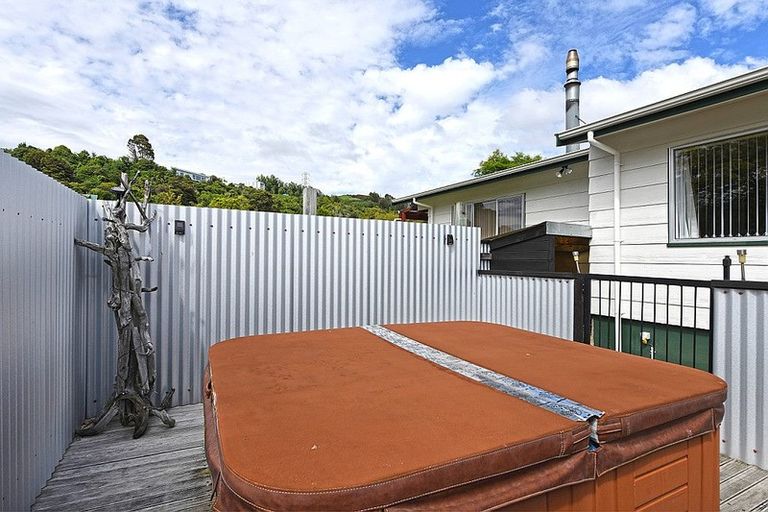 Photo of property in 55 Gemstone Drive, Birchville, Upper Hutt, 5018