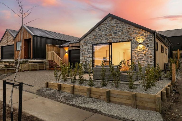 Photo of property in 30 Grain Close, Jacks Point, 9371