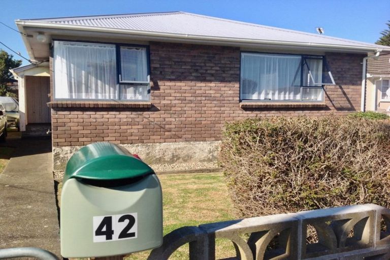 Photo of property in 42 Richmond Street, Waitara, 4320