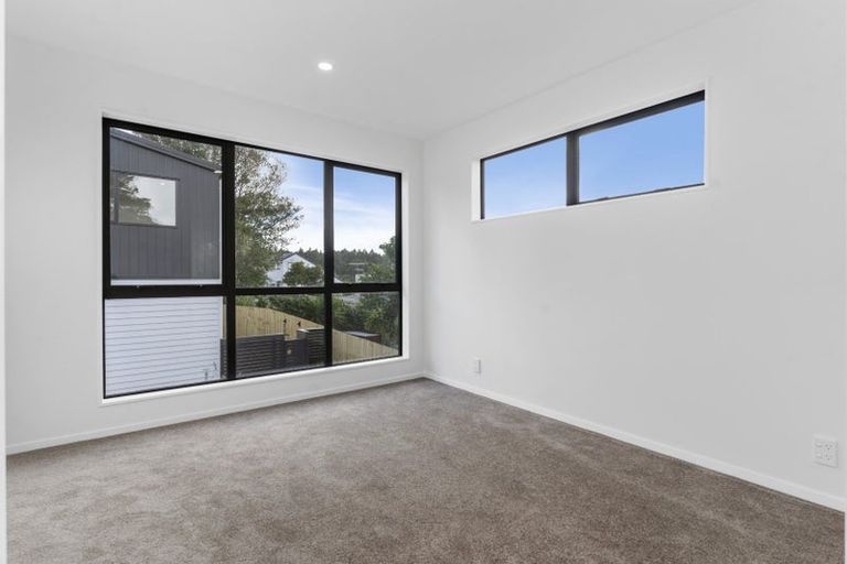 Photo of property in 8e Tahinga Street, Northcote, Auckland, 0627