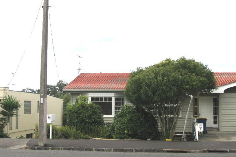 Photo of property in 1/87-89 Hinemoa Street, Birkenhead, Auckland, 0626