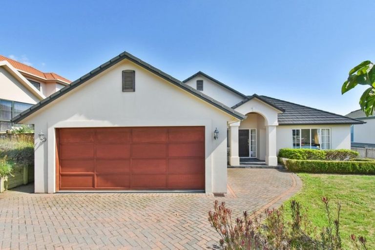 Photo of property in 17 Manara Place, The Gardens, Auckland, 2105