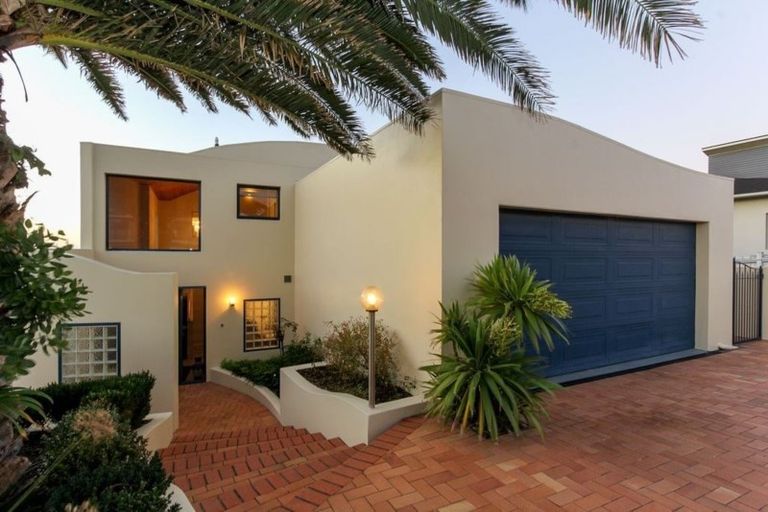 Photo of property in 19 Hamblyn Street, Strandon, New Plymouth, 4312