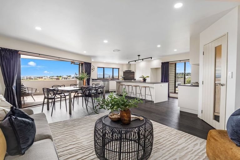 Photo of property in 52 Ruapehu Drive, Fitzherbert, Palmerston North, 4410