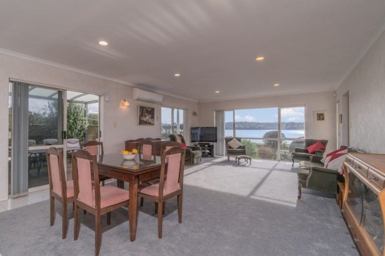 Photo of property in 50a Kiwi Esplanade, Mangere Bridge, Auckland, 2022