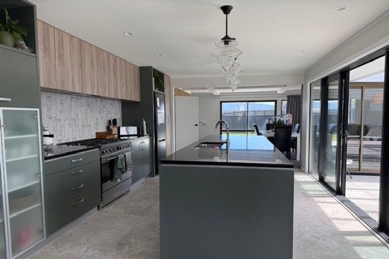 Photo of property in 87 Golf Road, Paraparaumu Beach, Paraparaumu, 5032