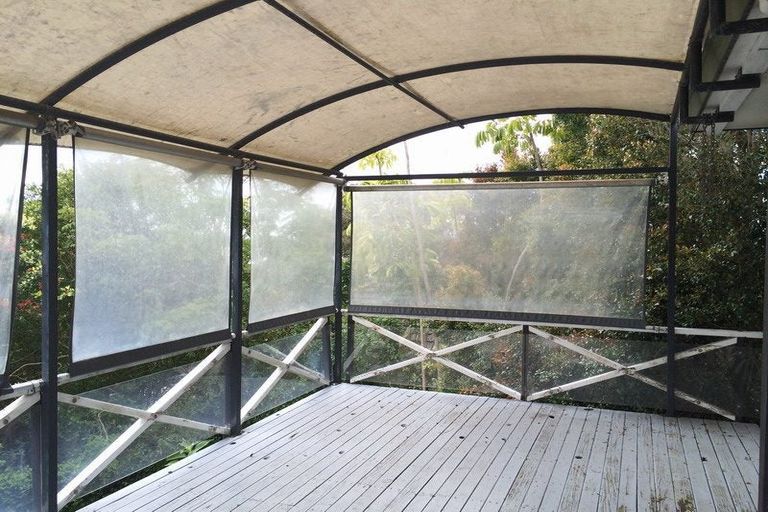 Photo of property in 30 Hoskins Avenue, Hillsborough, Auckland, 1042