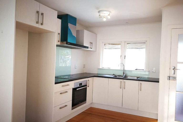 Photo of property in 100 Gossamer Drive, Pakuranga Heights, Auckland, 2010