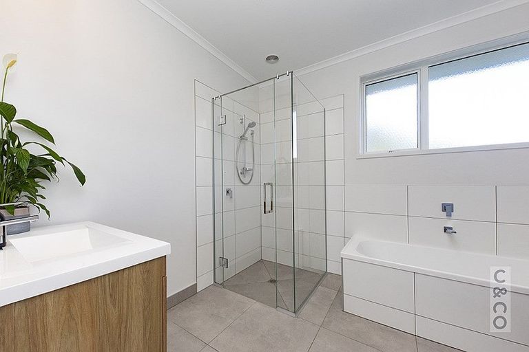 Photo of property in 1293 Old North Road, Helensville, 0875