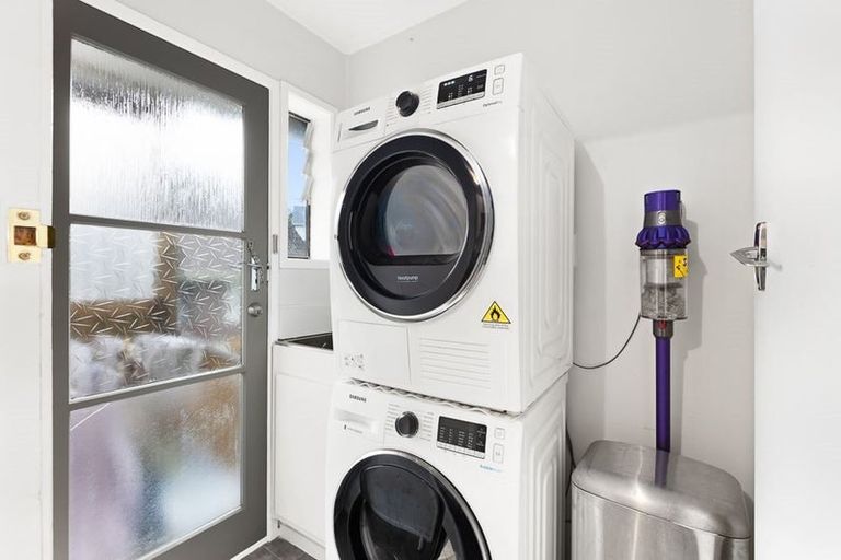 Photo of property in 1/20 Gladys Avenue, Glenfield, Auckland, 0629