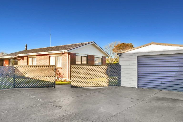 Photo of property in 2/25 Inwoods Road, Parklands, Christchurch, 8083