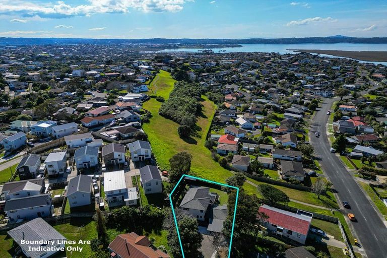 Photo of property in 44 West Harbour Drive, West Harbour, Auckland, 0618