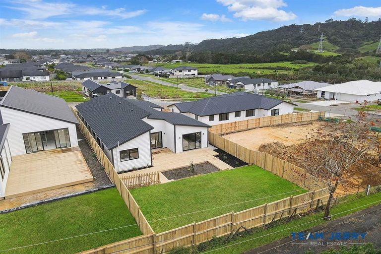 Photo of property in 30 Paihere Street, Huapai, Kumeu, 0810