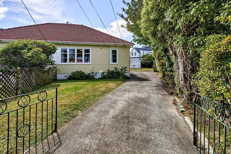 Photo of property in 6 Hobbs Grove, Epuni, Lower Hutt, 5011