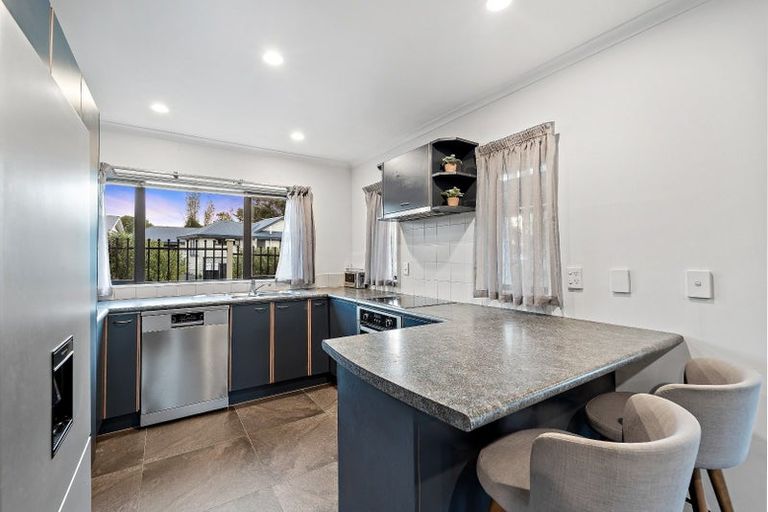 Photo of property in 2 Whitbourne Heights, Manurewa, Auckland, 2105