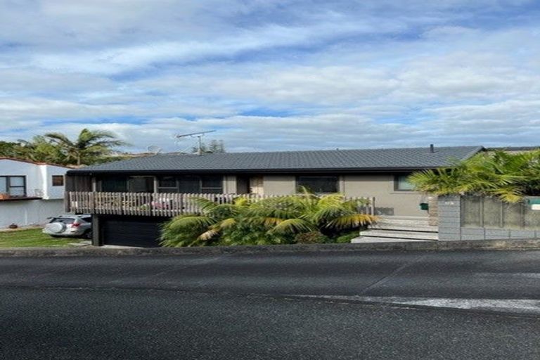 Photo of property in 1/8 Commodore Parry Road, Castor Bay, Auckland, 0620