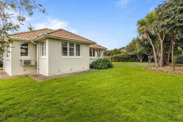 Photo of property in 35 Philomel Crescent, Bayswater, Auckland, 0622