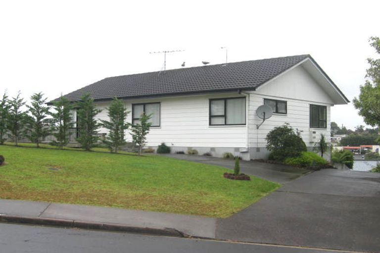 Photo of property in 1/11 Leiden Place, Totara Vale, Auckland, 0629