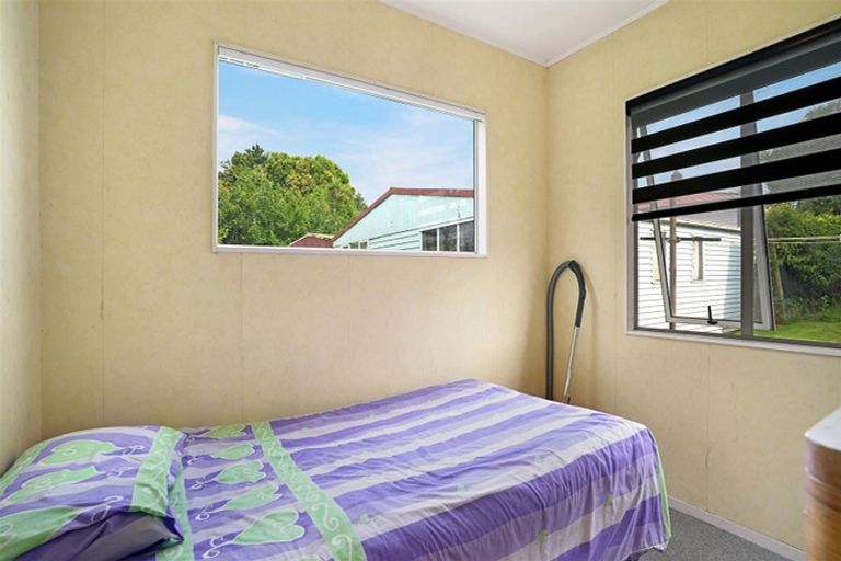 Photo of property in 13 Vodanovich Road, Te Atatu South, Auckland, 0610