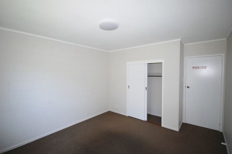 Photo of property in 1/16 Roberts Road, Glenfield, Auckland, 0629