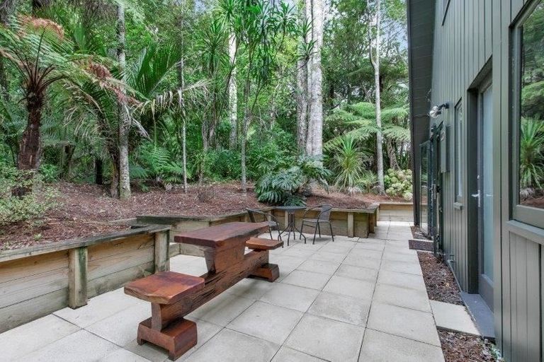 Photo of property in 36 Titirangi Beach Road, Titirangi, Auckland, 0604