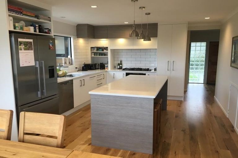 Photo of property in 138 Wiseley Road, West Harbour, Auckland, 0618