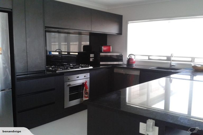 Photo of property in 31 Harbour Crest Drive, Waiuku, 2123