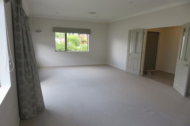 Photo of property in 15 Wantwood Grove, Churton Park, Wellington, 6037