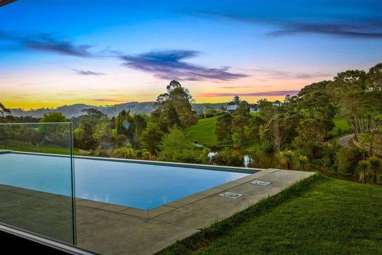 Photo of property in 33 Fernielea Drive, Riverhead, 0793