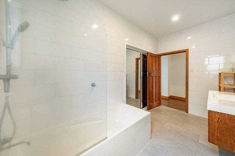 Photo of property in 141 Breaker Bay Road, Breaker Bay, Wellington, 6022