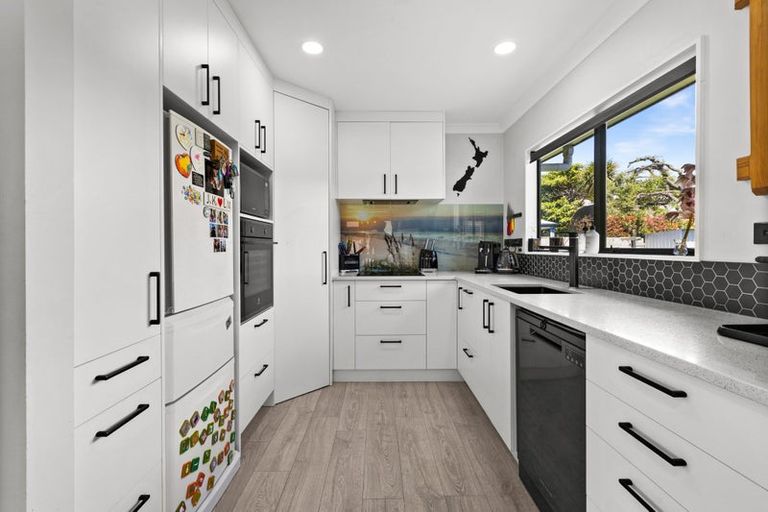 Photo of property in 8 Bucksburn Place, Greenmeadows, Napier, 4112