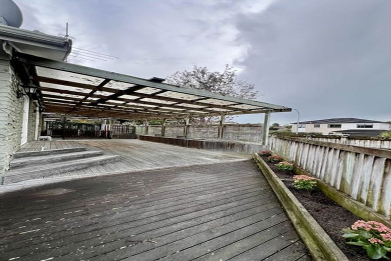 Photo of property in 1 Mirrabooka Avenue, Botany Downs, Auckland, 2010