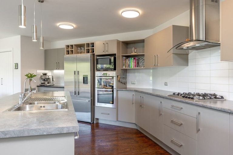 Photo of property in 27 Glentui Place, Waikawa, Picton, 7220