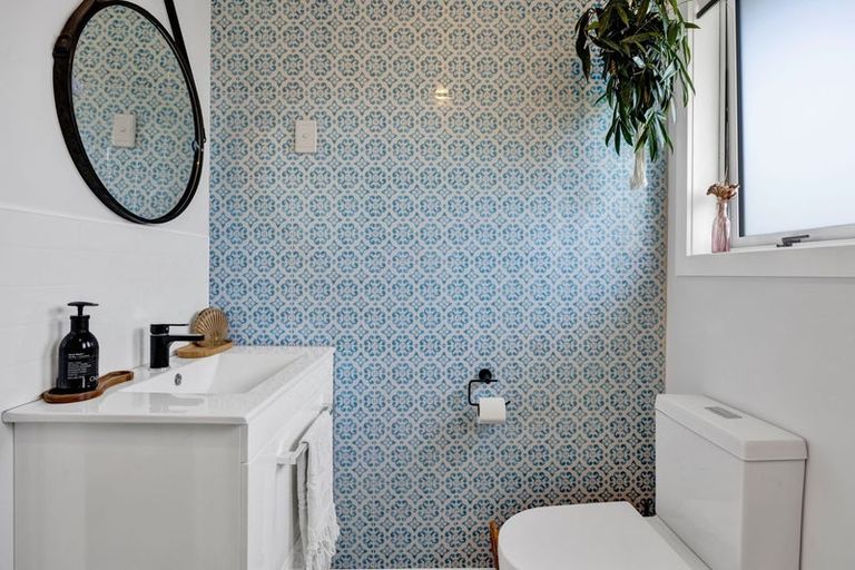 Photo of property in 15 Bone Crescent, Hawera, 4610