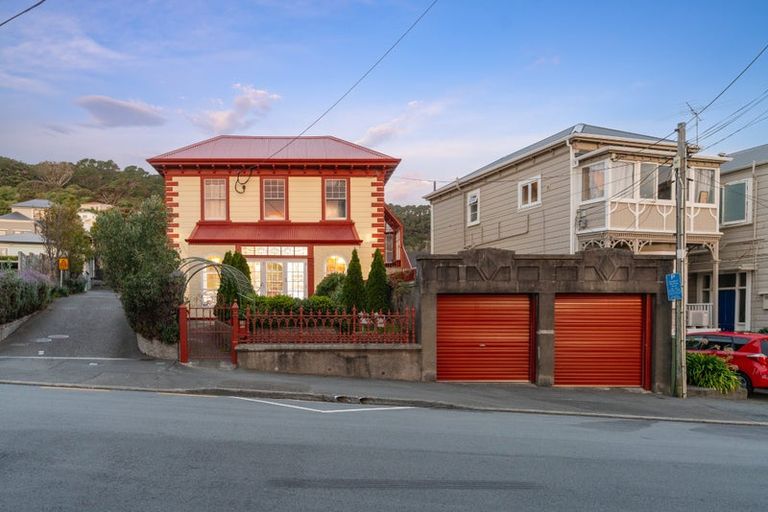 Photo of property in 30 Roxburgh Street, Mount Victoria, Wellington, 6011