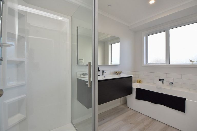 Photo of property in 6 Takahe Drive, Carterton, 5713