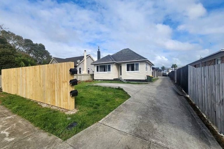 Photo of property in 8 Martin Road, Manurewa, Auckland, 2102
