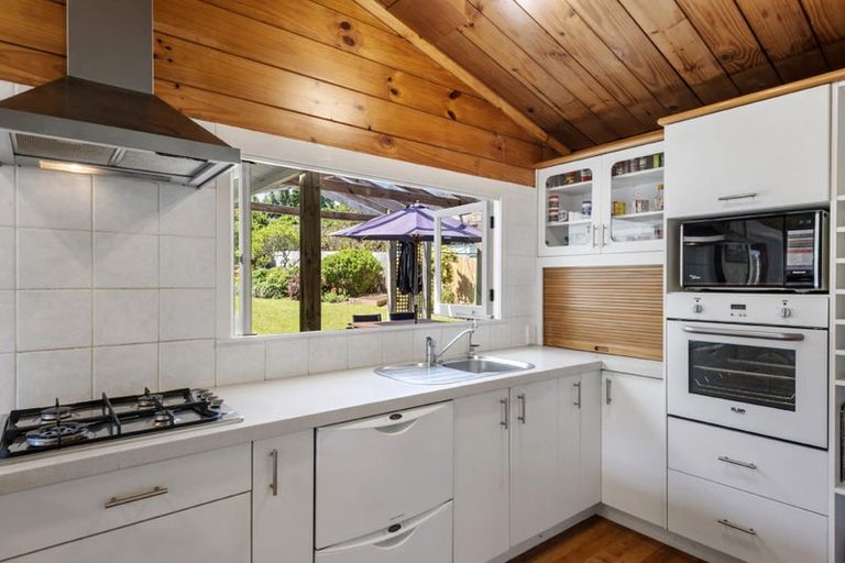 Photo of property in 27 Valley View Road, Glenfield, Auckland, 0629
