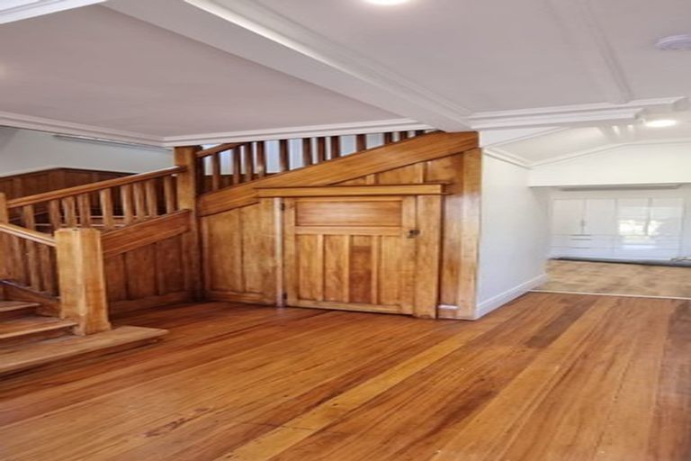 Photo of property in 16 Raroa Road, Kelburn, Wellington, 6012