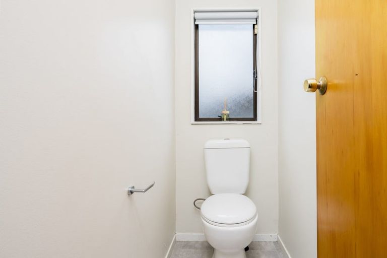 Photo of property in 2/70 Pomaria Road, Henderson, Auckland, 0610