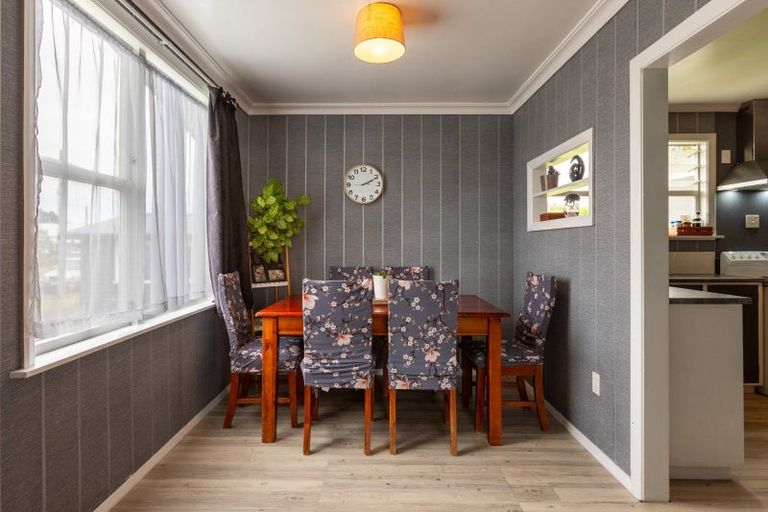 Photo of property in 15 Fox Street, Woodville, 4920