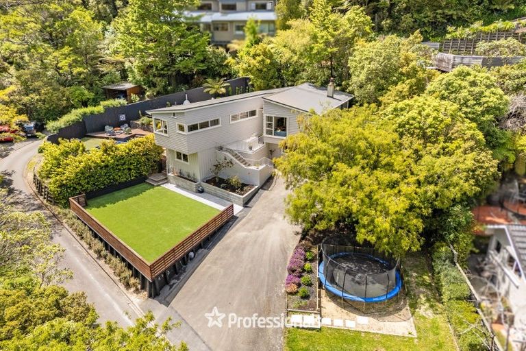 Photo of property in 132 Cheviot Road, Lowry Bay, Lower Hutt, 5013