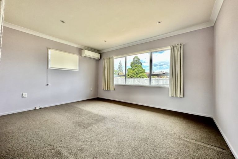 Photo of property in 54 Edgewater Drive, Pakuranga, Auckland, 2010