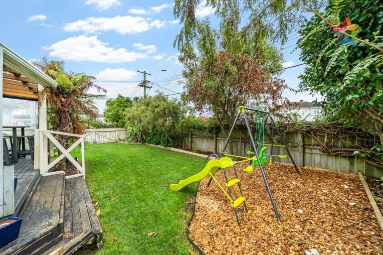 Photo of property in 1 Waldie Grove, Avalon, Lower Hutt, 5011