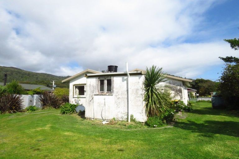 Photo of property in 17 Ives Street, Hector, 7822