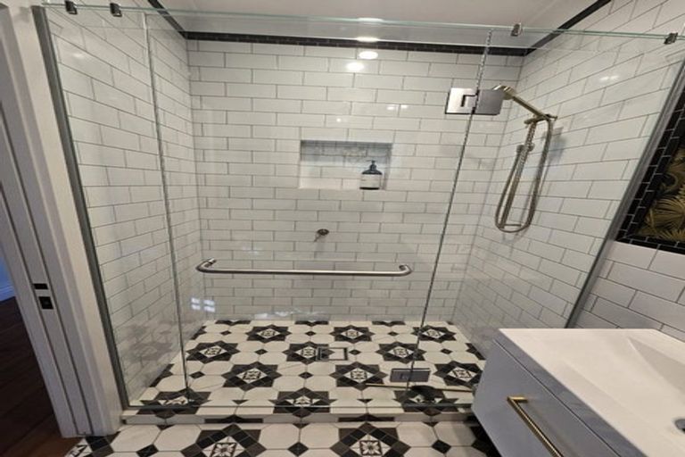 Photo of property in 4 Seaview Terrace, Bluff Hill, Napier, 4110