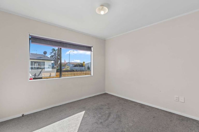 Photo of property in 28 Barneys Farm Road, Clendon Park, Auckland, 2103