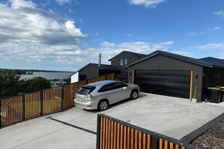 Photo of property in 2 Keam Way, Welcome Bay, Tauranga, 3112