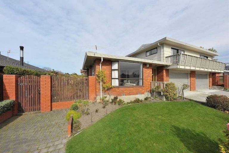 Photo of property in 2/2 Kingham Place, Avonhead, Christchurch, 8042