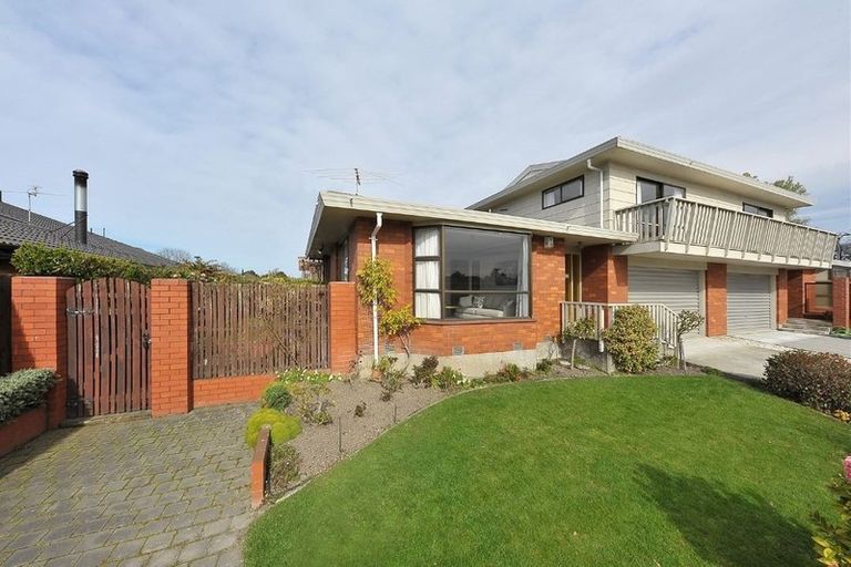Photo of property in 2/2 Kingham Place, Avonhead, Christchurch, 8042